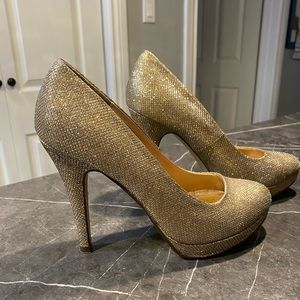 Call it spring gold pumps